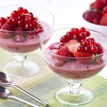 Creamy berry pudding